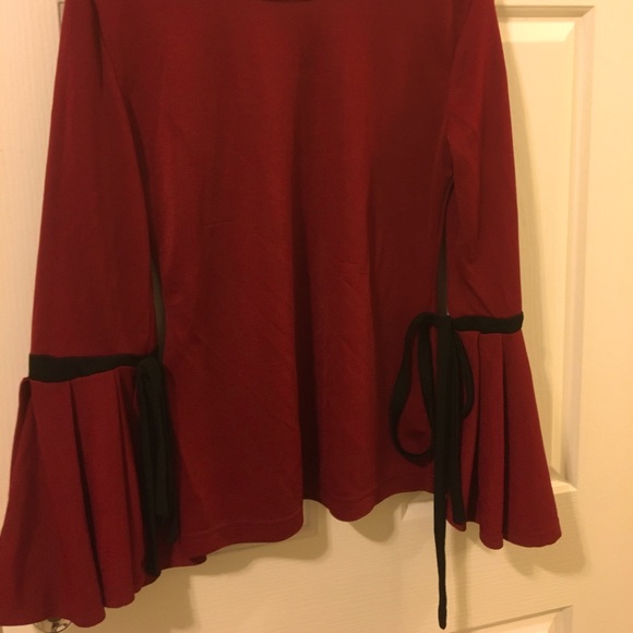 ✨Host Pick✨Virtue Clothier Amina Flute Sleeve Top - Picture 5 of 5